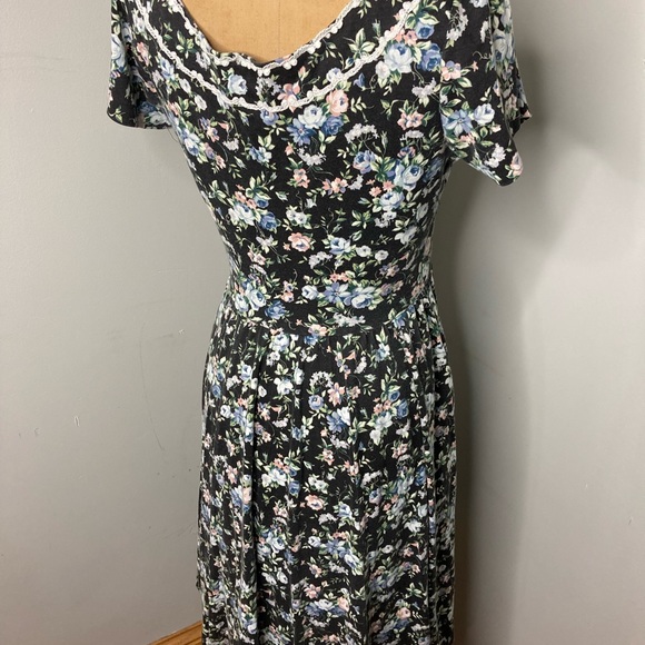 Vintage 80s Black With Flowers Soft and Easy Dress - Picture 4 of 4